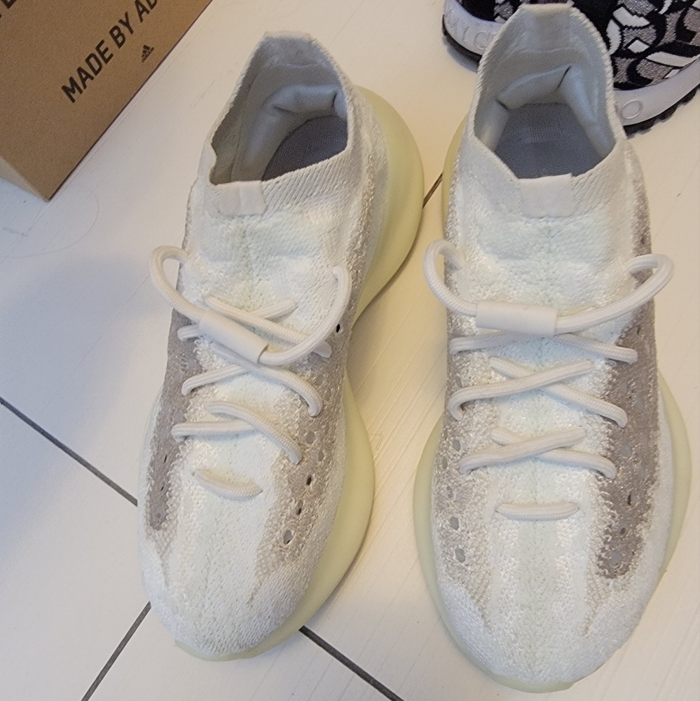 Yeezy sneakers shoes
